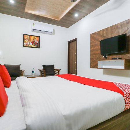 Oyo Flagship Hotel Ambani Zirakpur ภายนอก รูปภาพ