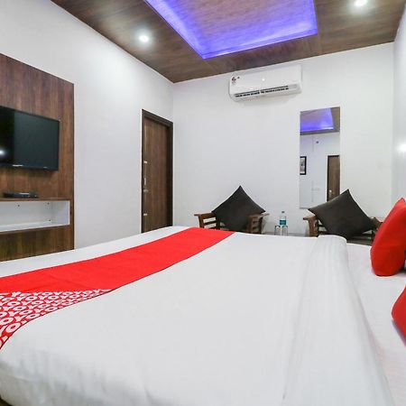 Oyo Flagship Hotel Ambani Zirakpur ภายนอก รูปภาพ