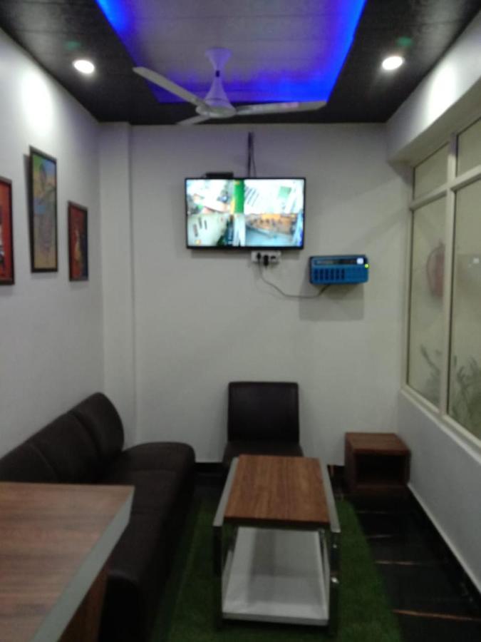 Oyo Flagship Hotel Ambani Zirakpur ภายนอก รูปภาพ