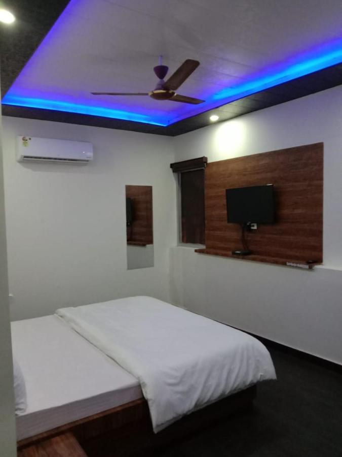 Oyo Flagship Hotel Ambani Zirakpur ภายนอก รูปภาพ