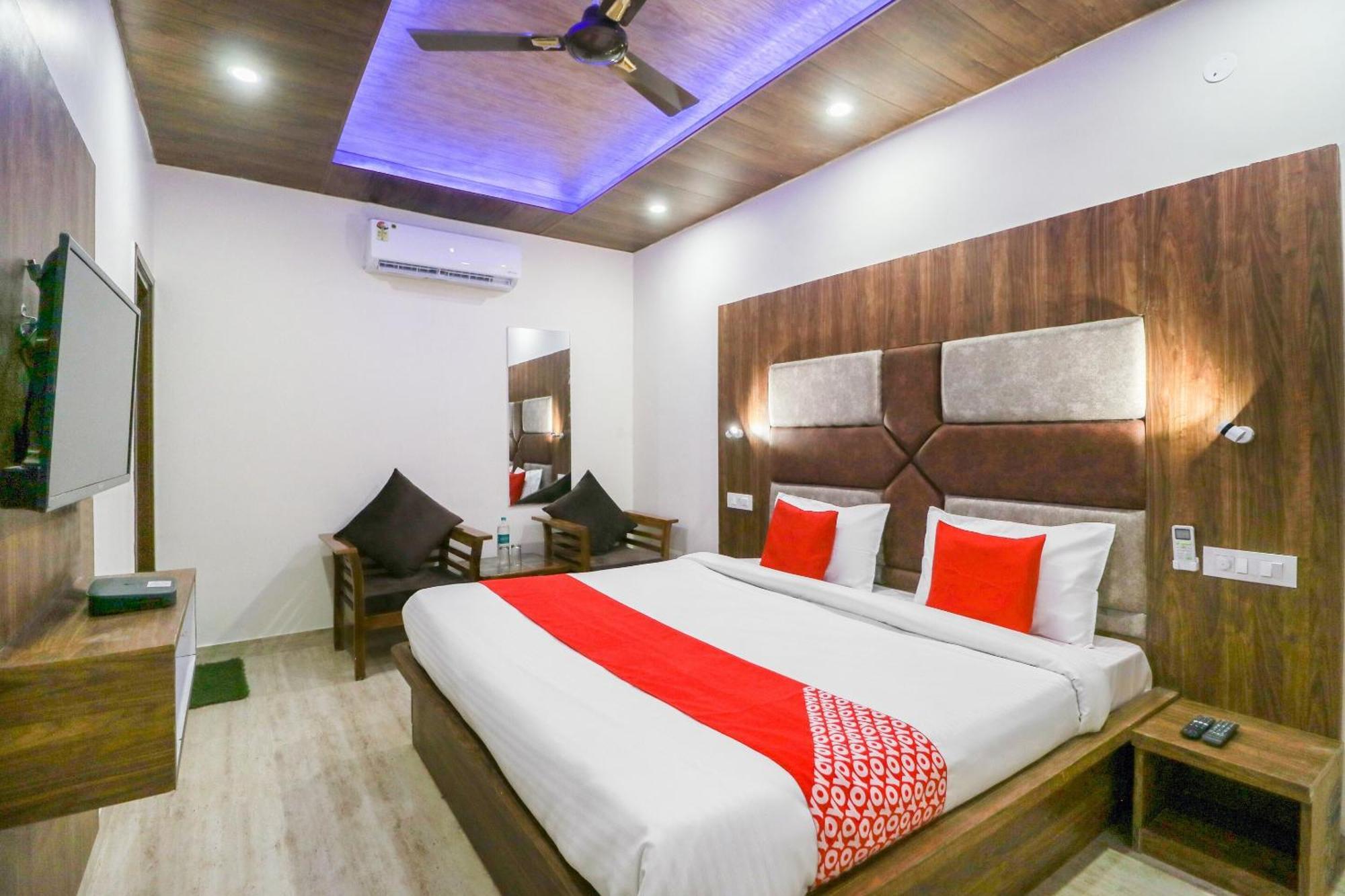 Oyo Flagship Hotel Ambani Zirakpur ภายนอก รูปภาพ