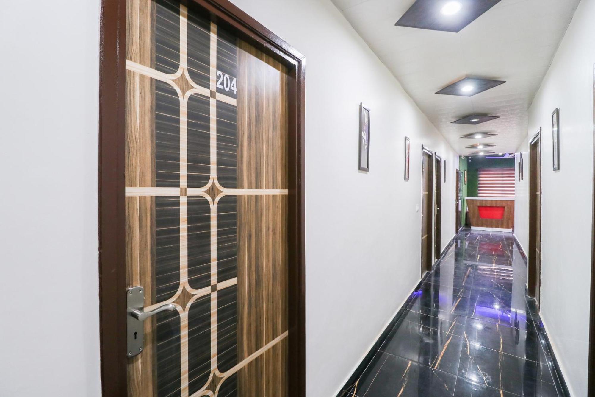 Oyo Flagship Hotel Ambani Zirakpur ภายนอก รูปภาพ