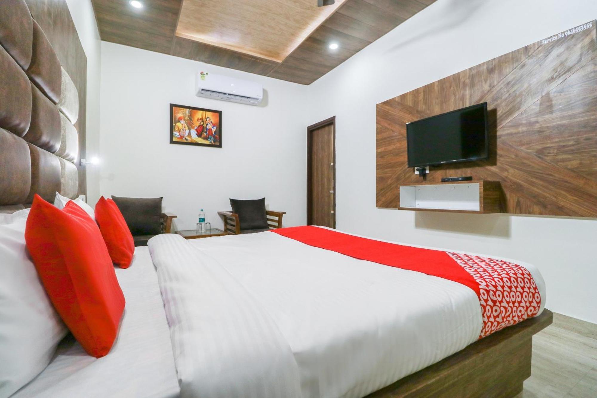 Oyo Flagship Hotel Ambani Zirakpur ภายนอก รูปภาพ