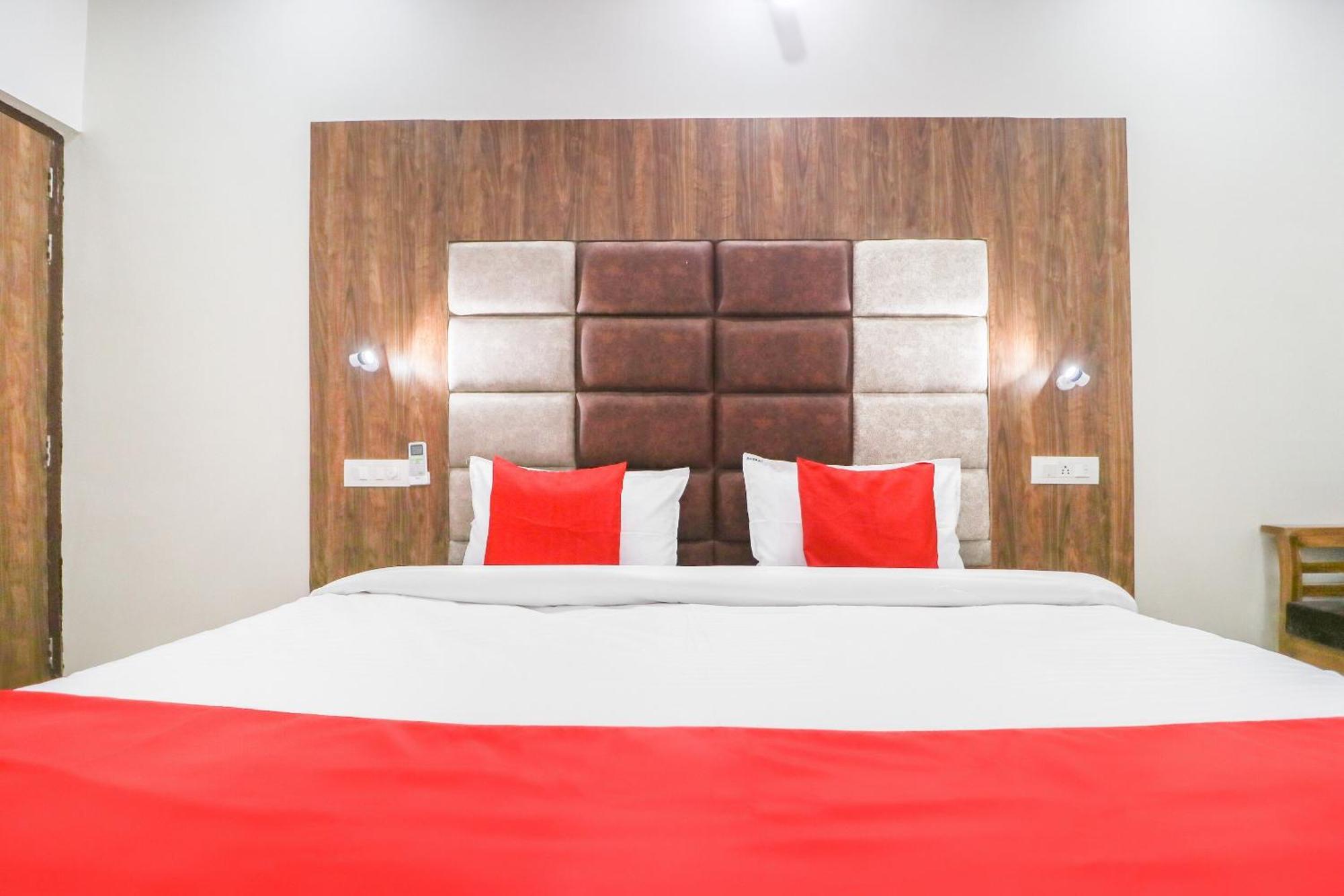 Oyo Flagship Hotel Ambani Zirakpur ภายนอก รูปภาพ
